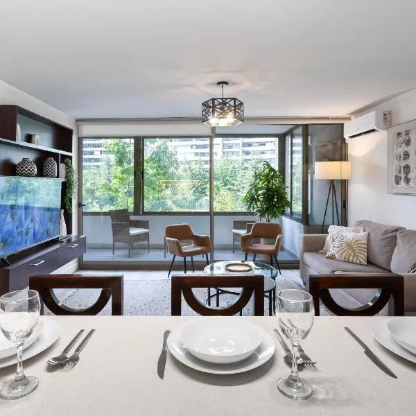 Apartamento a pasos del Parque Arauco en Las Condes, con calefacción, hotel in Santiago