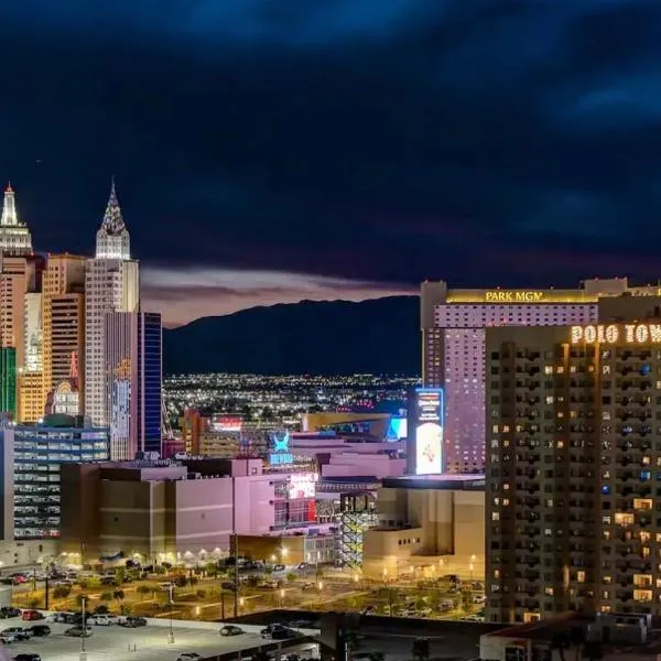 Eclipse Studio at MGM Signature Tower 3 BALCONY STRIP VIEW F1 TRACK VIEW โรงแรมในลาสเวกัส
