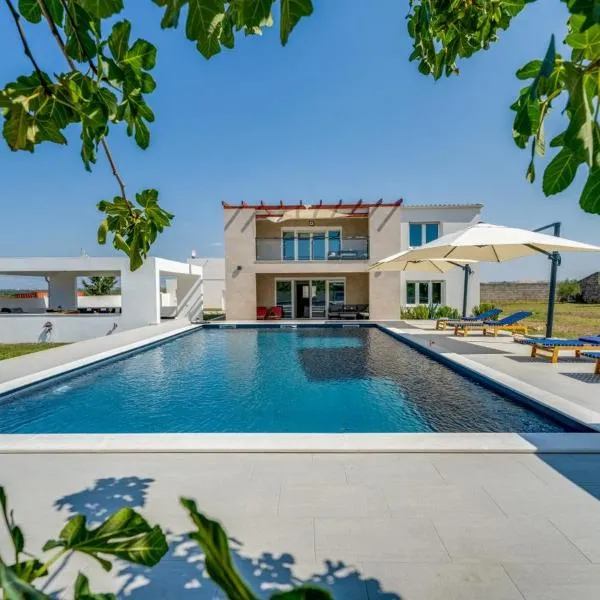 Villa Kotari in Zemunik Gornji - Haus für 10-12 Personen, hotel i Simurina