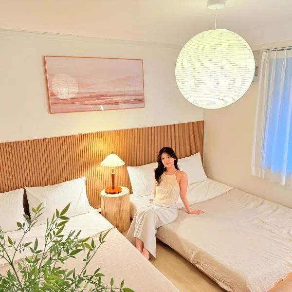 JAJA Haenggung, SuwonㅣNext to Hwaseong FortressㅣCozy Korean VibeㅣComfortable & Well-keptㅣUp to 8 guestsㅣFree ParkingㅣLoved by many guests, hotell i Suwon