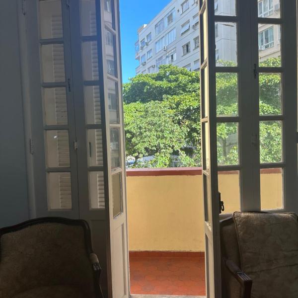 Copacabana, Beautiful Room with a Private Balcony, Bathroom and Beach view - Foto 4