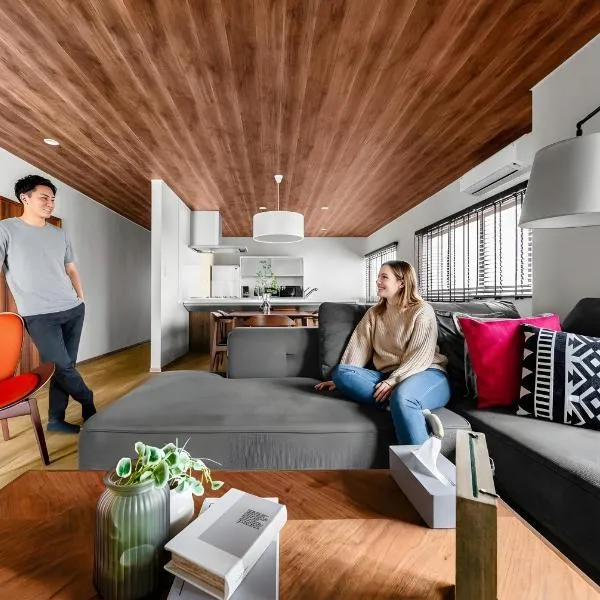 The Villa Seaside, viešbutis mieste Abaširis