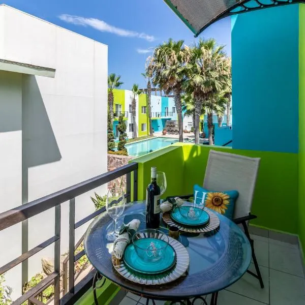 Rosarito pool & garden bar oXxo Farmacy，提華納的飯店