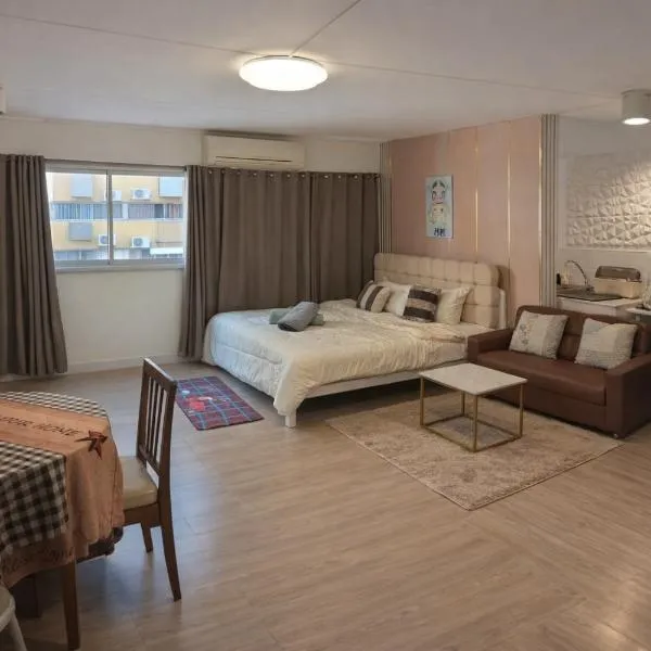 IMPACT popular condo c5 แม่ตังค์, ξενοδοχείο σε Ban Bang Phang