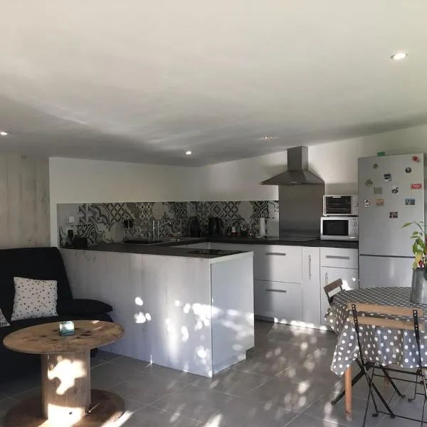 Studio dans un parc au coeur du Vignoble Bordelais, hotel in Villenave-dʼOrnon