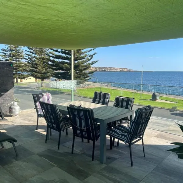 crystal blue apartment, khách sạn ở Port Vincent