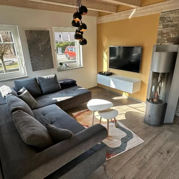 Brückelsee-Chalet، فندق في فاكيرسدورف
