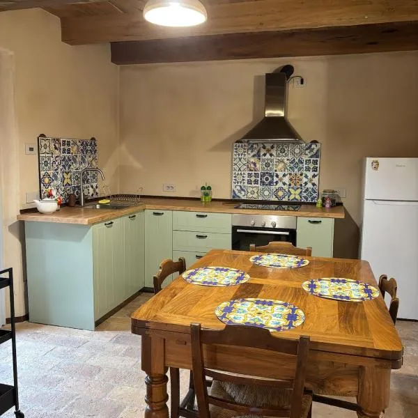 Cottage rustico in appennino, מלון בSibano