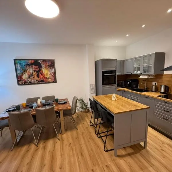 NEU - APARTMENT FOR 6 IN HAGEN- DIRECT PARKING! A45 - A1 - A46 Richtung Dortmund Netflix - WIFI, Fully-Automatic-COFFEMASHINE, KITCHEN, NETFLIX, DISNEY, hotel en Hagen