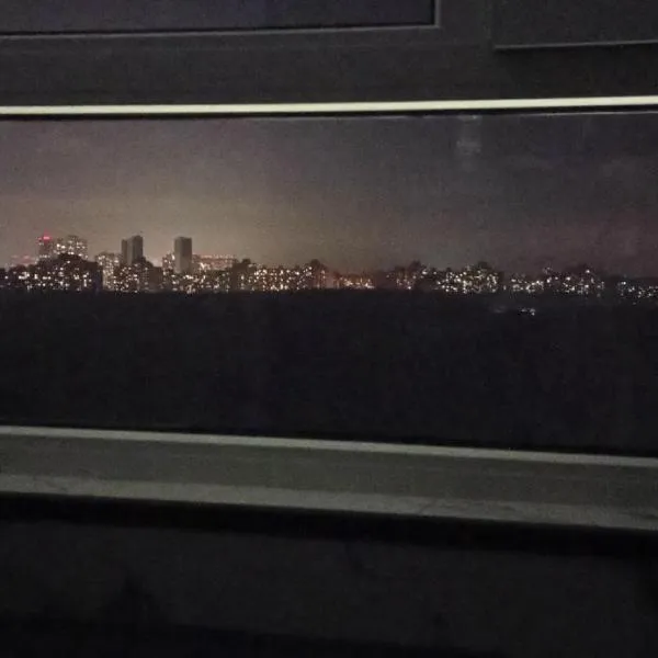 Stylish apartment with home cinema, kitchen with panoramic view, hotel Kijevben