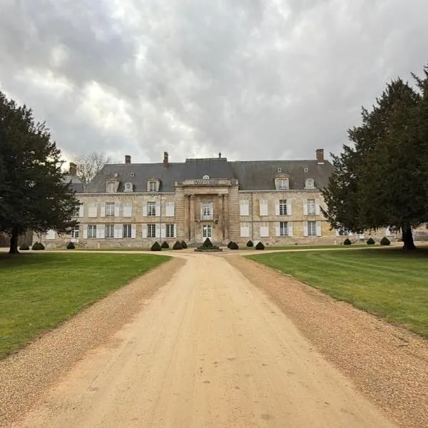 Studio au cœur du château, hotell i Monchy-Humières