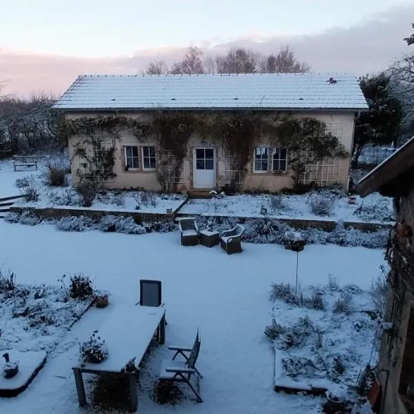 Gîte La Cour Cachée，Saulx-en-Woëvre的飯店