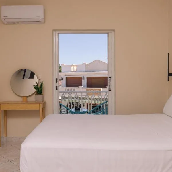 Maroudas Apartments, hotell i Plános