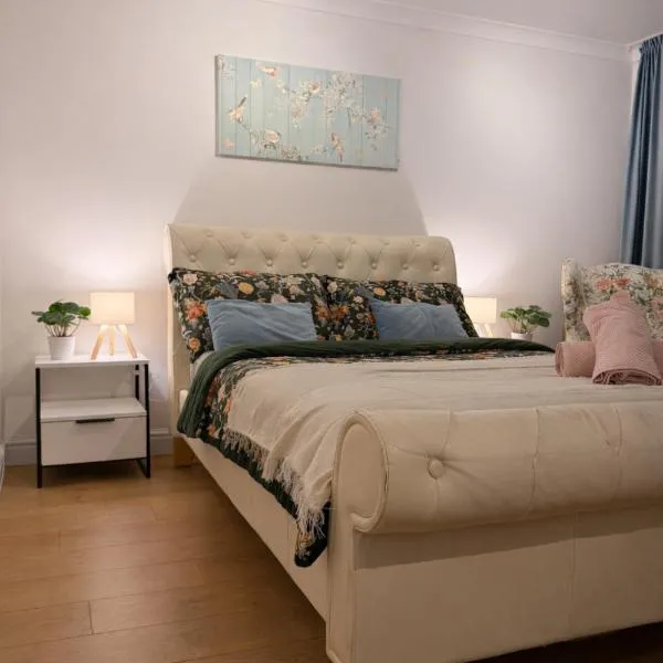 서턴에 위치한 호텔 Spacious Double Room in Shared Flat