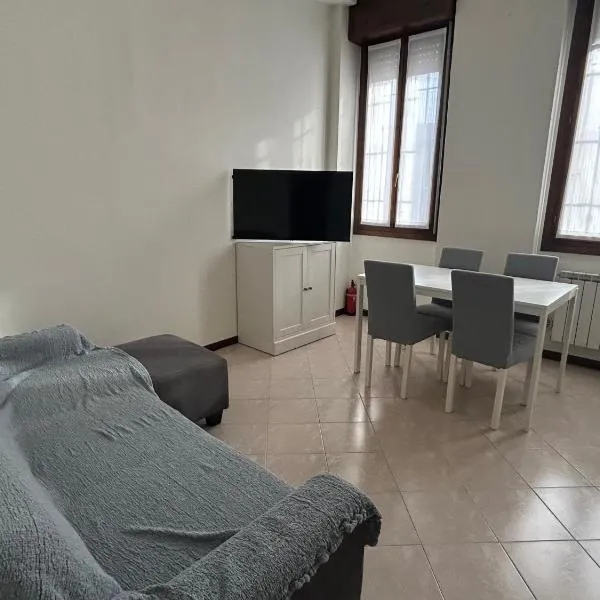 Modern three-room apartment with Wi-Fi, near MM2 Gorgonzola, hotell sihtkohas Gorgonzola