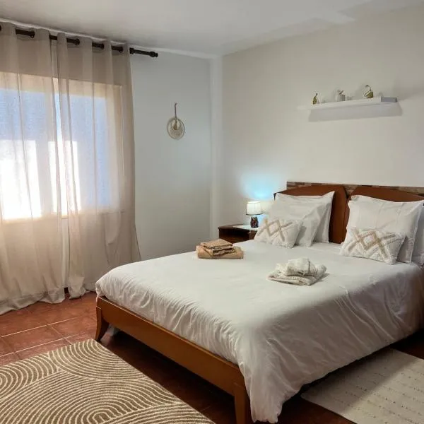 Seaside & Mountain Views & Cozy Calheta Retreat MQ1 – hotel w mieście Calheta