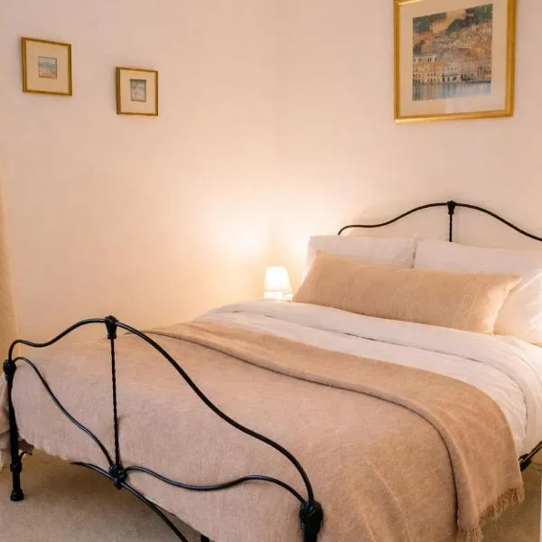 Cosy & Central One-Bedroom flat with Outdoor Space، فندق في برايتون أند هوف