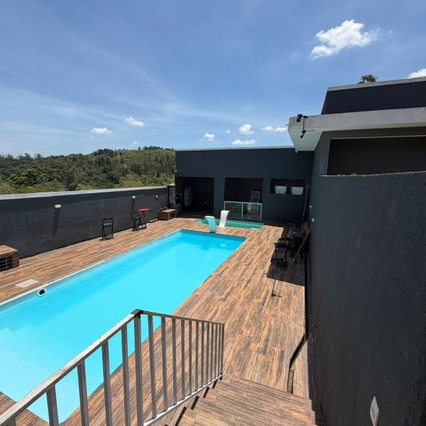 Alugamos as cinco casas juntas e tem duas piscina