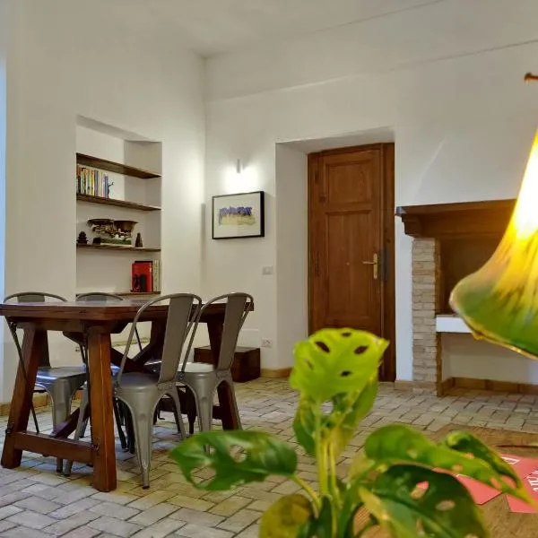 Nuovo!! Casetta Orsini, hotell i Toffia
