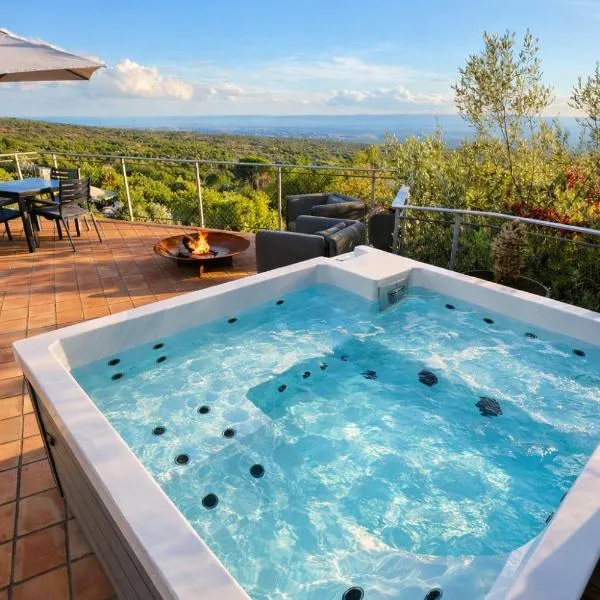Rahal Etna Luxury Retreat- Private Heated Jacuzzi 98F & Infinity Pool: Katanya'da bir otel