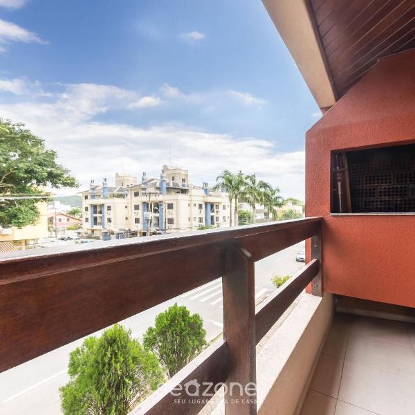 Apto 2qtos churrasq. 400 à praia Jurerê JBA202