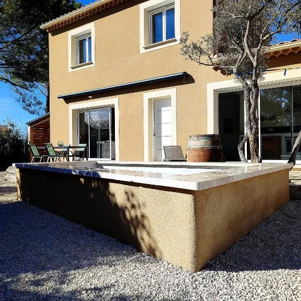 Le Picholine, hotel v mestu Mazan