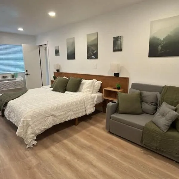 #3 Hygge Hus Hotel - King Suite Connectable, hotelli kohteessa Andrews