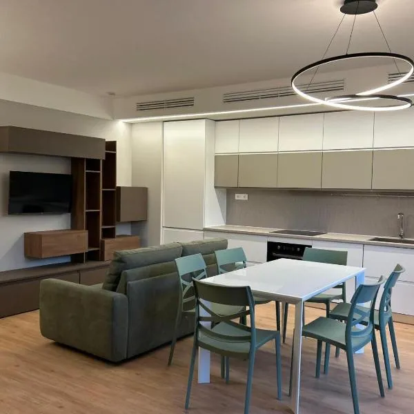 Casa Paolina Apartment - Relax just 5 min from Como Lake - Accomodates up to 6 guests - Montano Lucino, hotelli kohteessa Villa Guardia