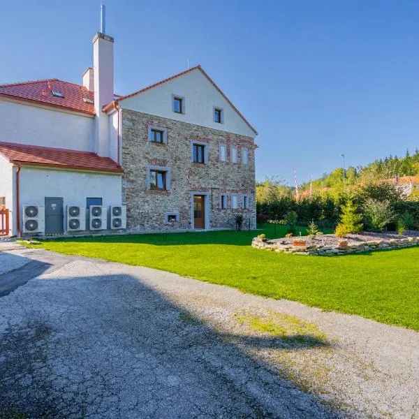 Apartmány Polná na Šumavě โรงแรมในSvíba