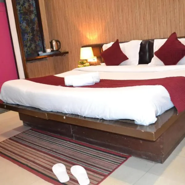 Hotel Crown Palace - Hotel in Vasundhara Sector 5 photo 2