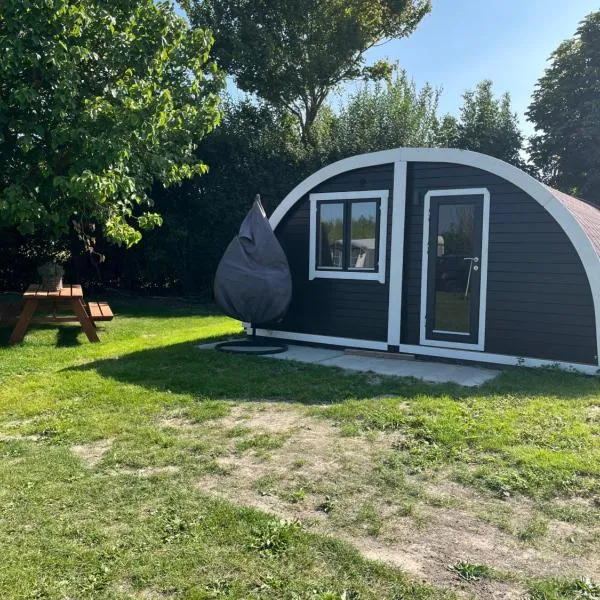 't Scheldehuisje op camping - sanitair in toiletgebouw, hotelli kohteessa Borsselen