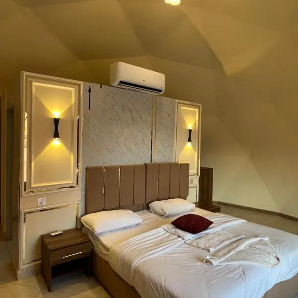 Rock rum, hotel din Disah