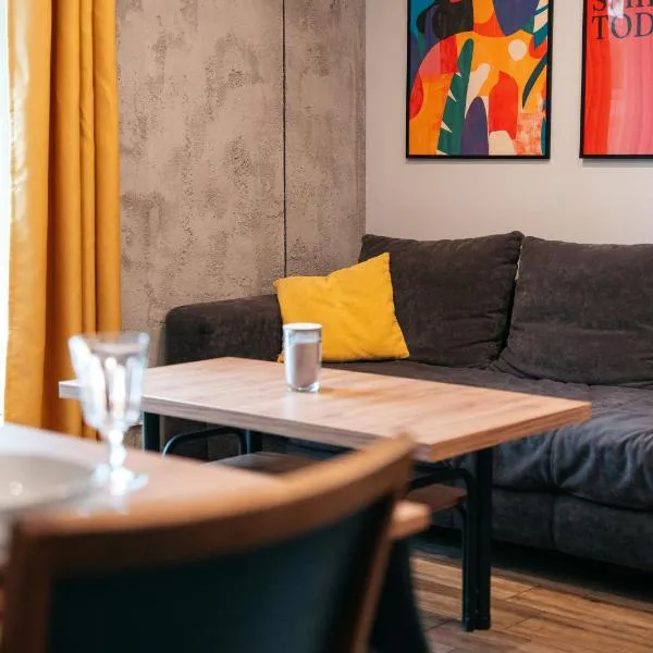 Domek 104، فندق في زاموسك