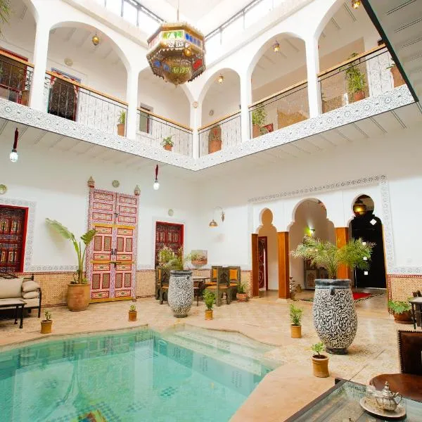 Riad Dar Mima Hnina - Your Traditional and Private haven of peace, 2 pools, 10' from airport, Hotel in Marrakesch