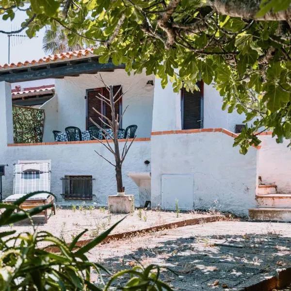 포사다에 위치한 호텔 Beach Villa in San Giovanni