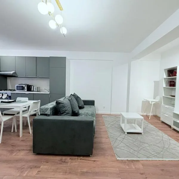 Olive Green I Apartment at Groundfloor with Balcony, hotell i Bukarest