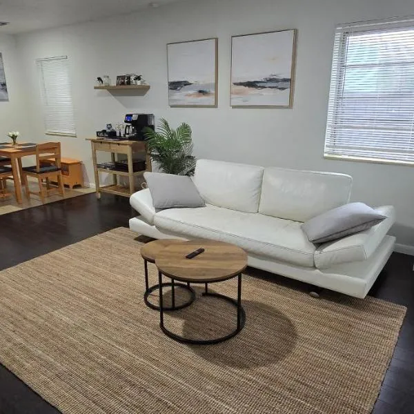 Cozy private 2BR Home with Outdoor space and BBQ grill, Hotel in Hollywood