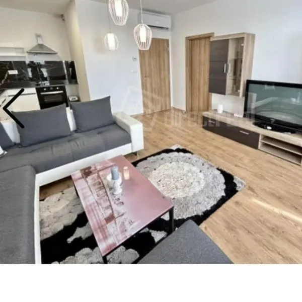 Apartment brand new, hotel v mestu Seredʼ