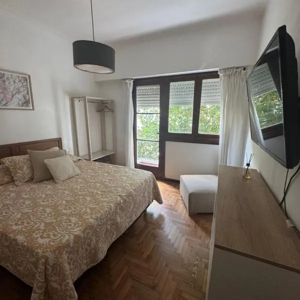 Departamento luminoso con balcón, hotel in La Plata