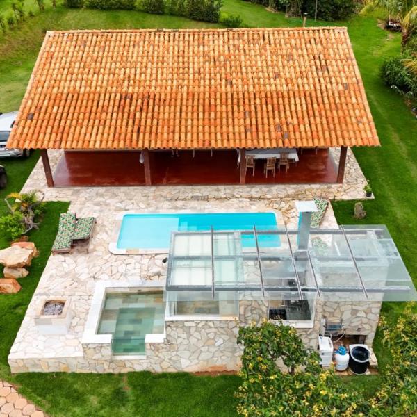 Casa junto as montanhas