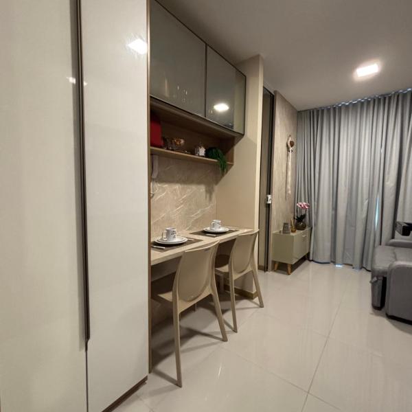 Apartamento Quarto e Sala, andar alto, moderno e completo em Salvador