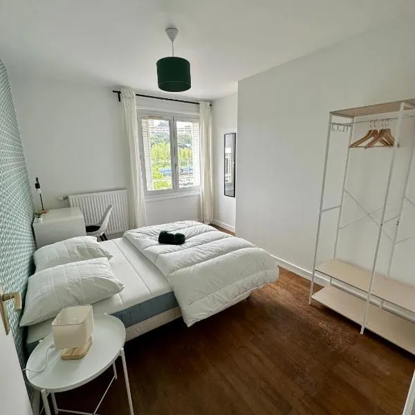 Appartement confort Gare et Centre à pied 4 pers، فندق في بواتييه