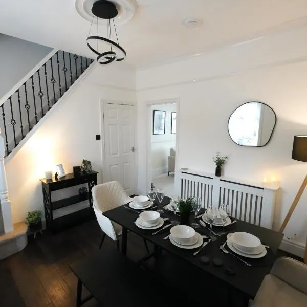 Burnley में, होटल Cosy 3 Bedroom Home with Parking Ideal for Work Stays