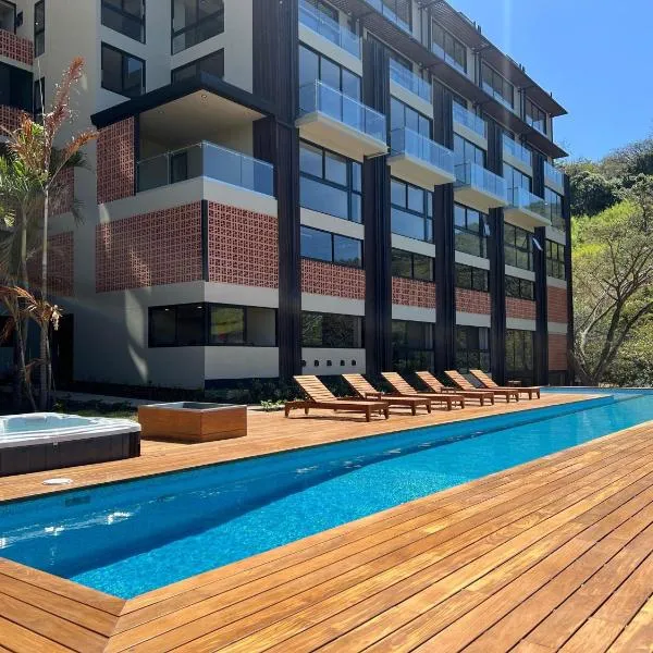 BEE Suites Santa Ana - San José، فندق في سان خوسيه