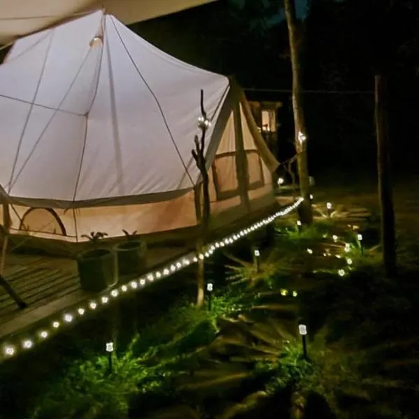 Glamping Bosque - Río Villarrica, hotel v mestu Villarrica