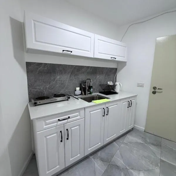 Urban garden loft 3, hotel i Haifa