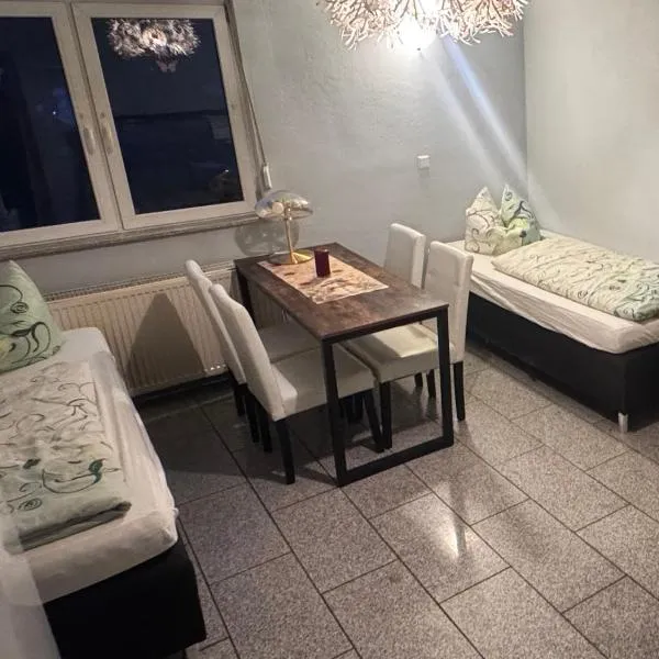 Bauernhof Privatzimmer Free WiFi Gemeinschaftsbad, hotell i Hausbreitenbach