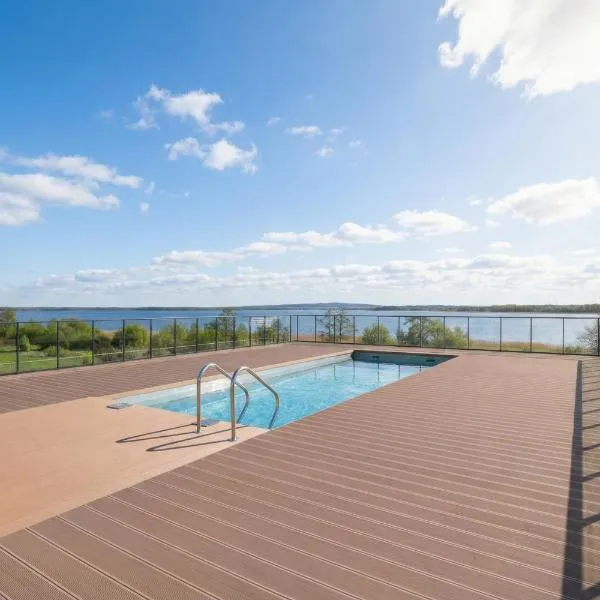 LUX Top Floor Apartments Art Lake Mielno with Pool, Air Conditioning and Parking by Noclegi Renters, hotel di Mielno