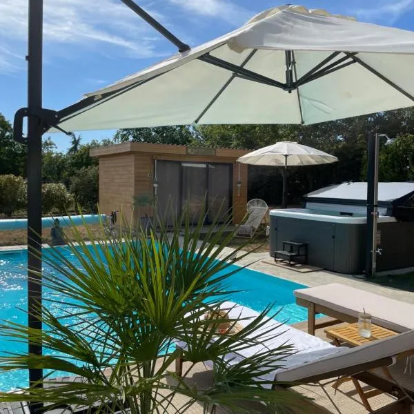 O'Manava Lodge et Bien-Etre, hotel v mestu Virac