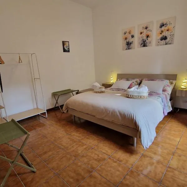 Daisy, Loggiadeifiori - cozy apartment in como, hôtel à Côme